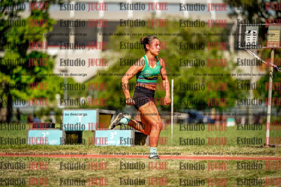 Fotos del salto en largo de mujeres