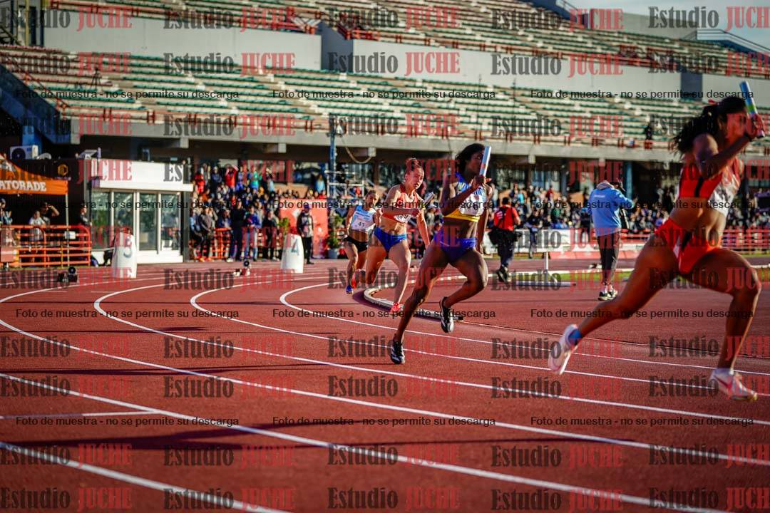 Fotos de los relevos 4x100 m de mujeres