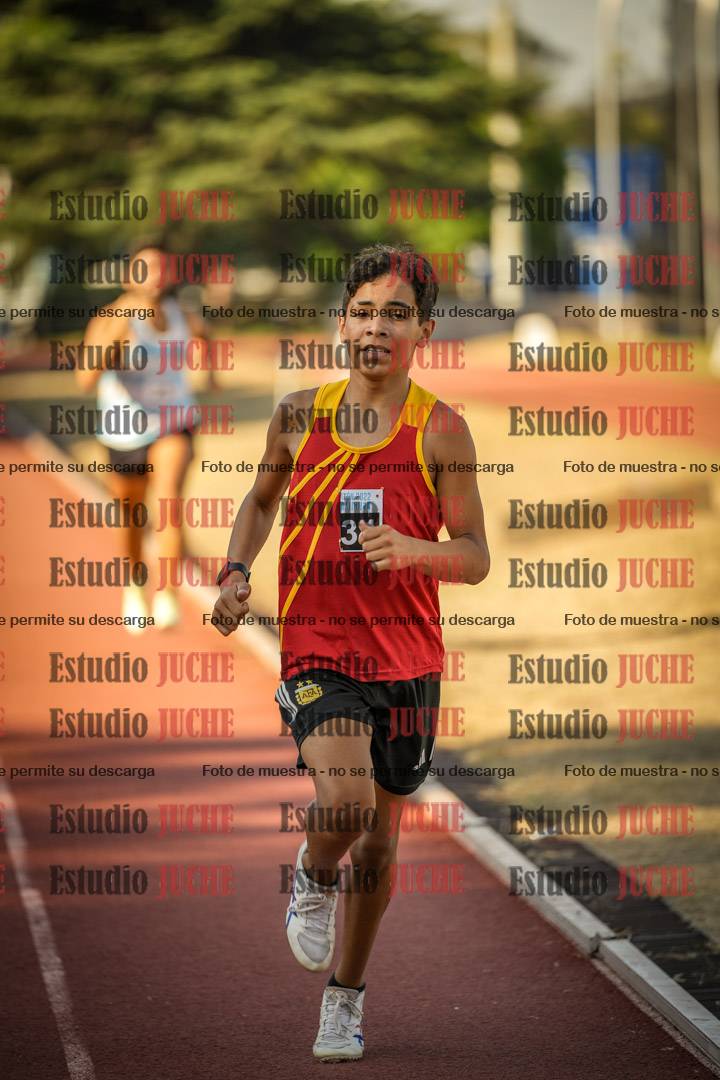 Fotos de los 800 m llanos de varones