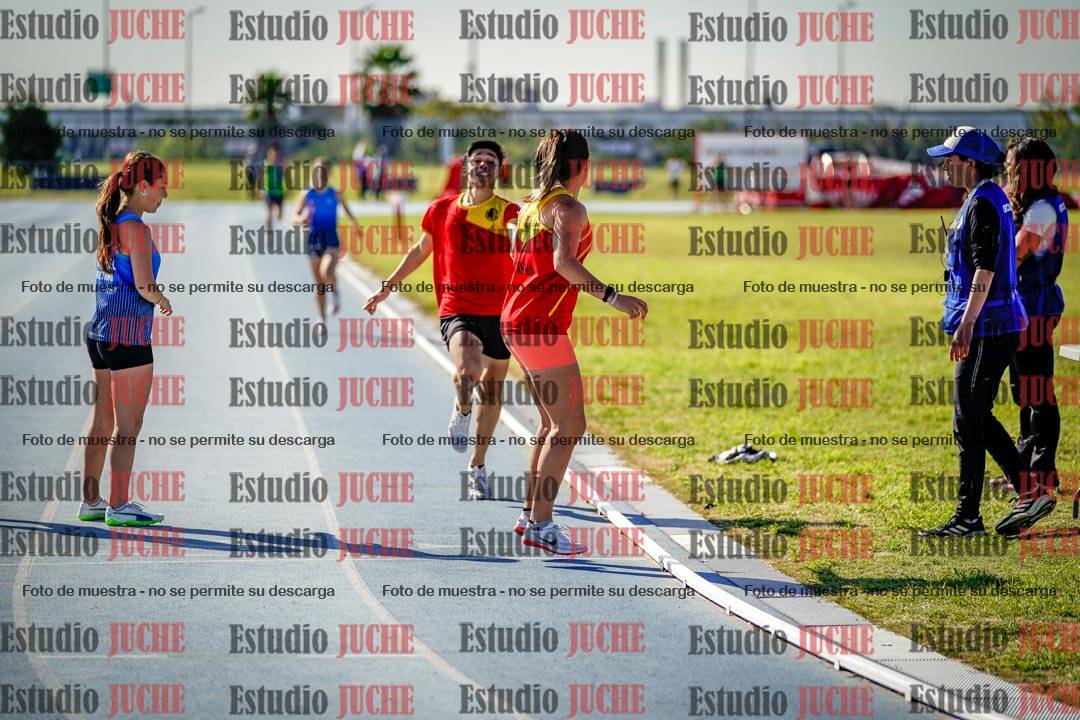 Fotos de las postas 8x300 m mixtas