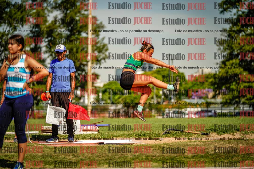 Fotos del salto en largo de mujeres