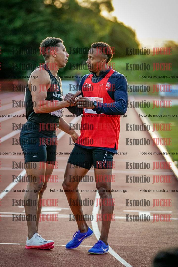 Fotos de algunos extras y podios del día 2