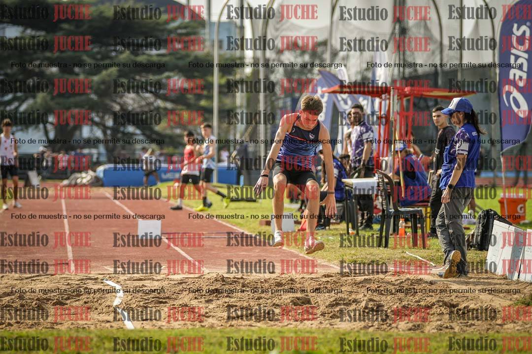Fotos del salto en largo de varones