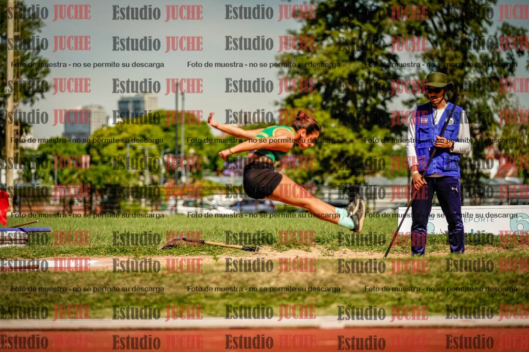 Fotos del salto en largo de mujeres