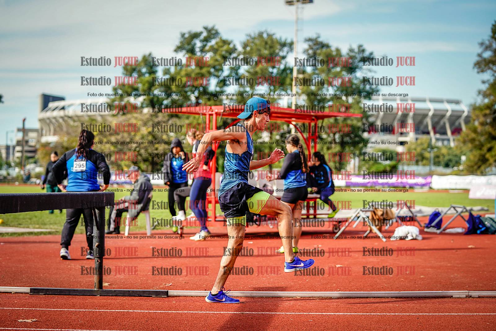 Fotos de los 3000 m con obstáculos de varones