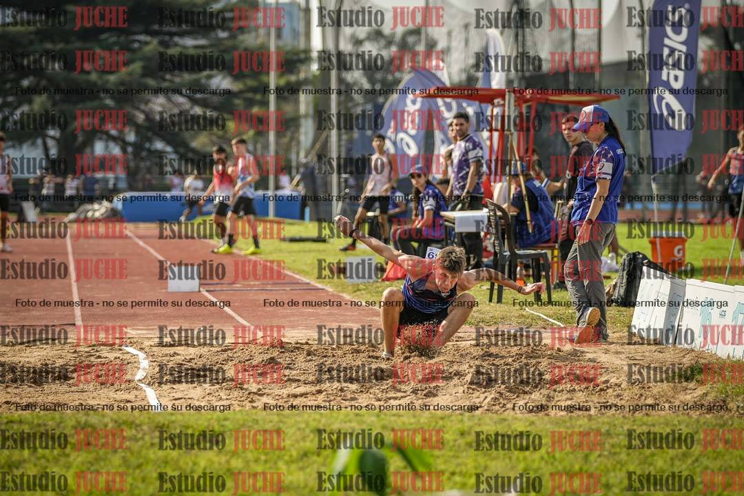 Fotos del salto en largo de varones
