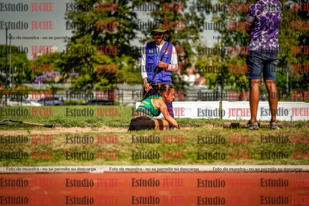 Fotos del salto en largo de mujeres