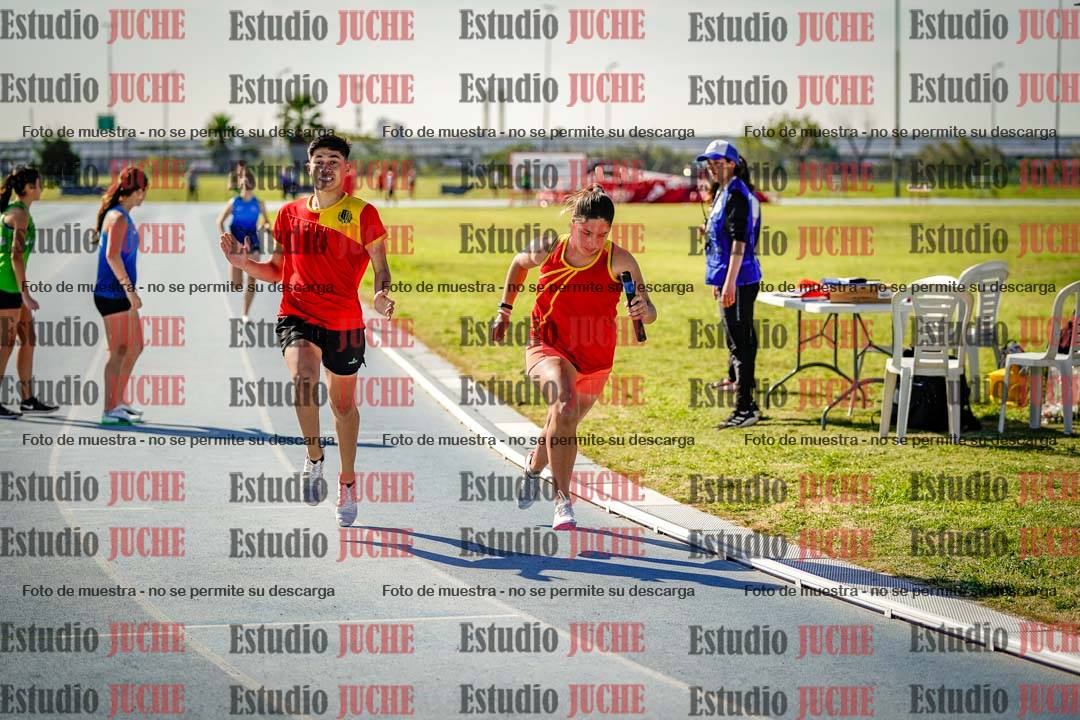Fotos de las postas 8x300 m mixtas