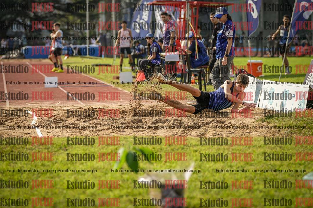 Fotos del salto en largo de varones
