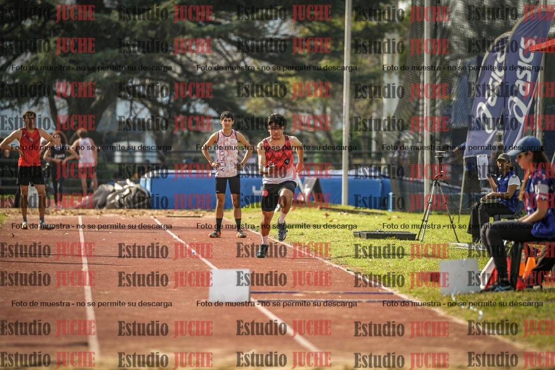 Fotos del salto en largo de varones