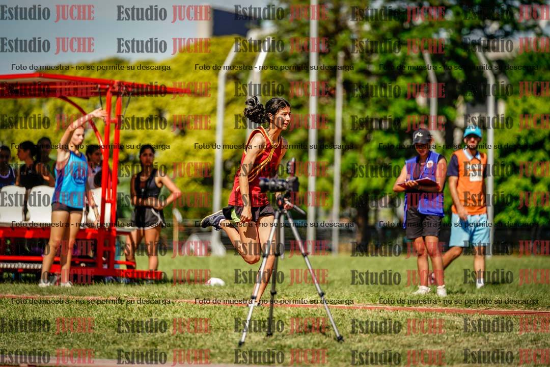 Fotos del salto en largo de mujeres
