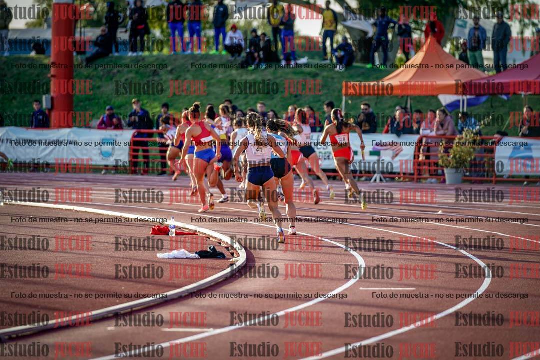 Fotos de los relevos 4x100 m de mujeres