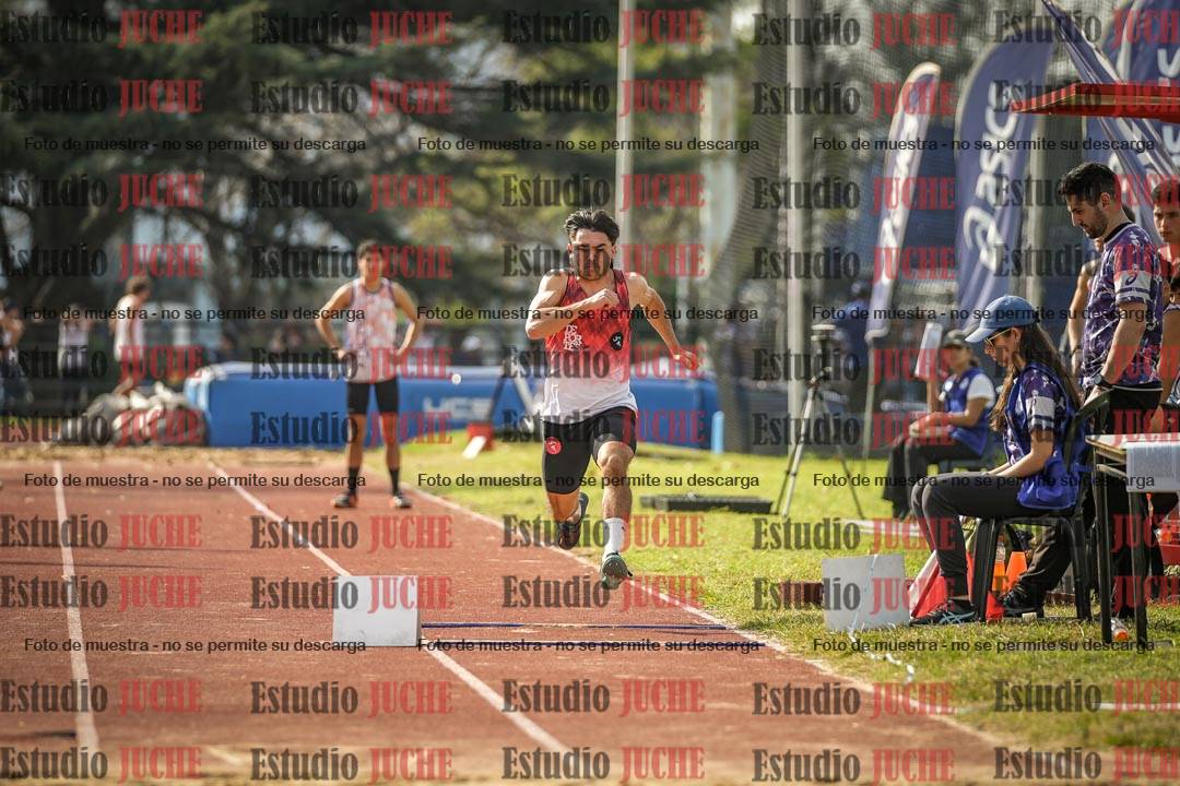 Fotos del salto en largo de varones