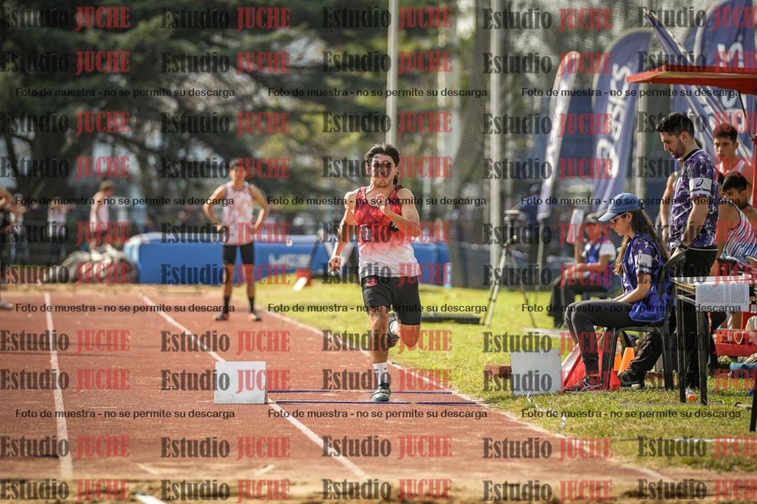 Fotos del salto en largo de varones