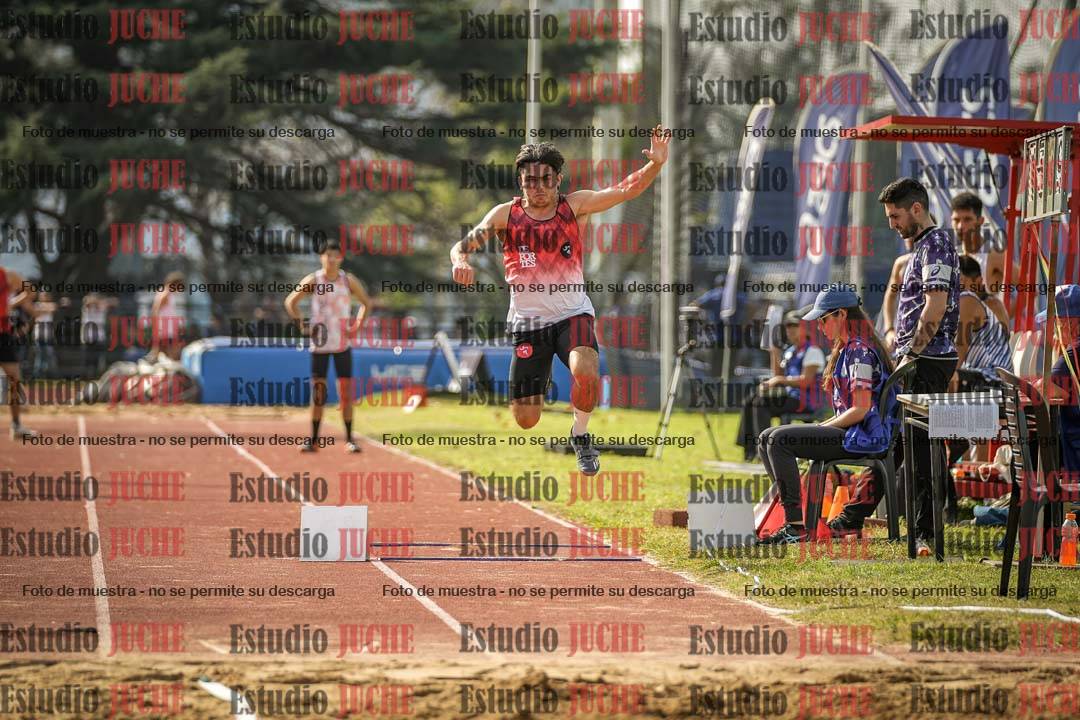 Fotos del salto en largo de varones