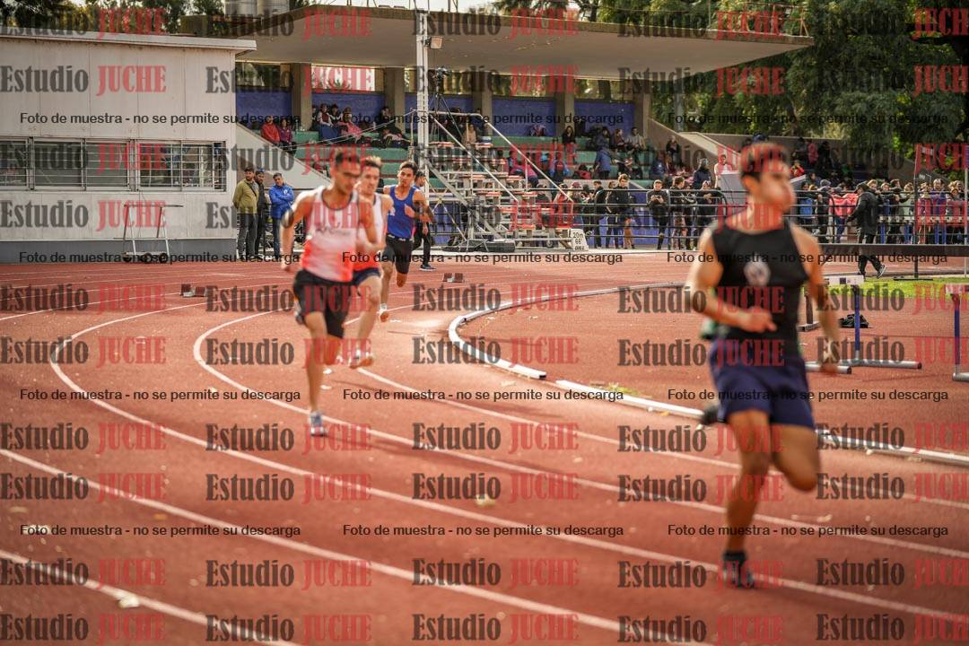 Fotos de los 400 m llanos de varones