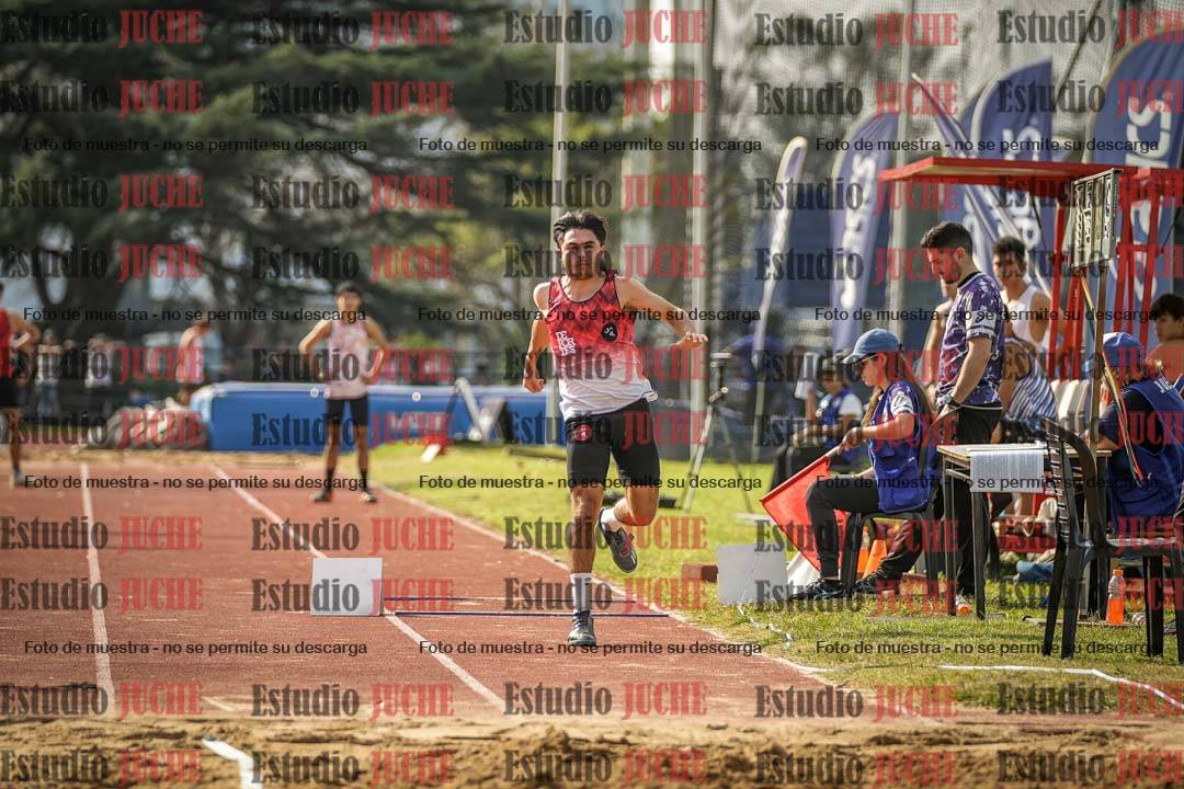 Fotos del salto en largo de varones