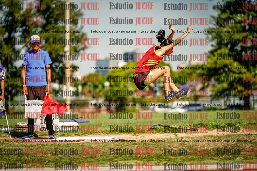 Fotos del salto en largo de mujeres