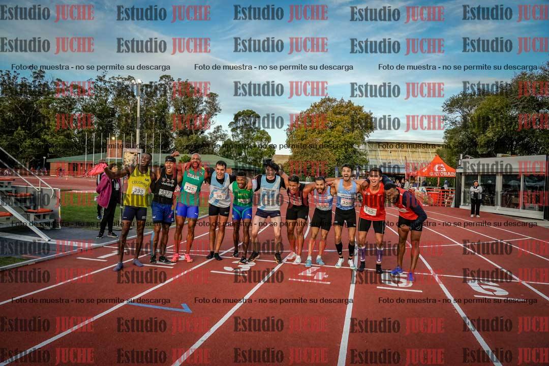 Fotos de algunos extras y podios del día 2