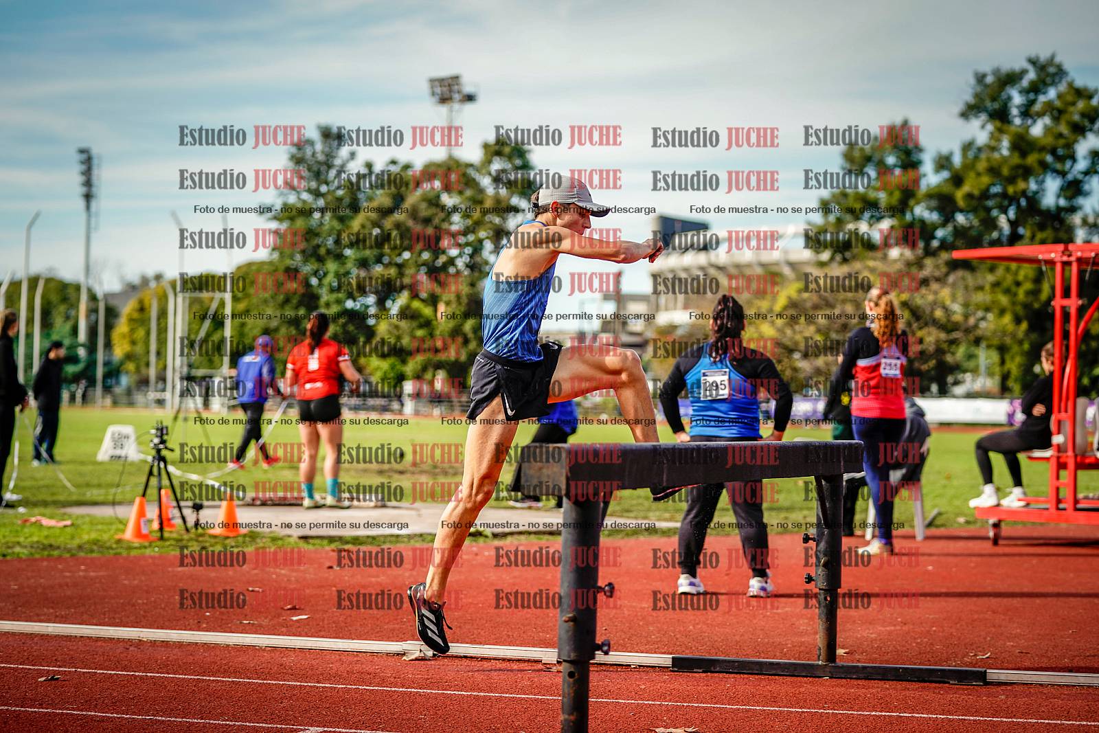 Fotos de los 3000 m con obstáculos de varones