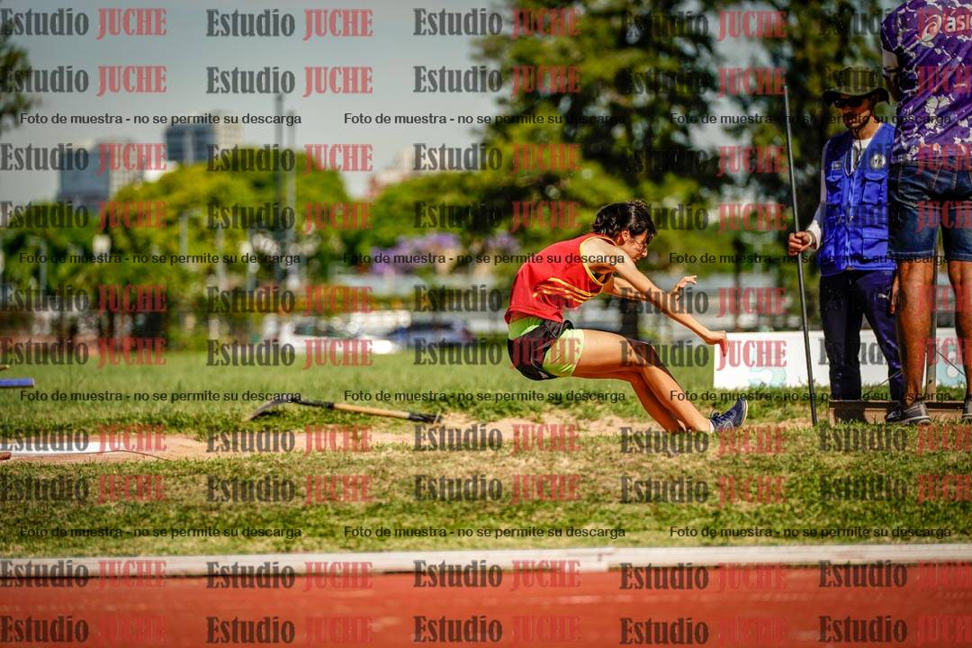 Fotos del salto en largo de mujeres