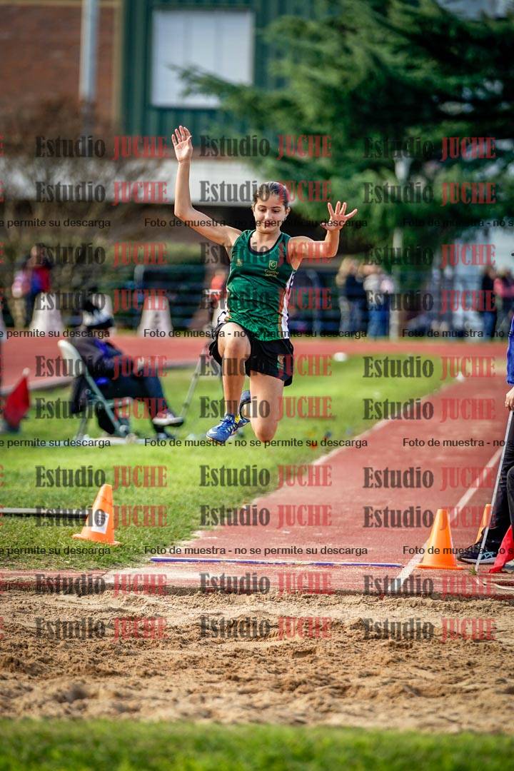 Fotos del salto en largo de mujeres