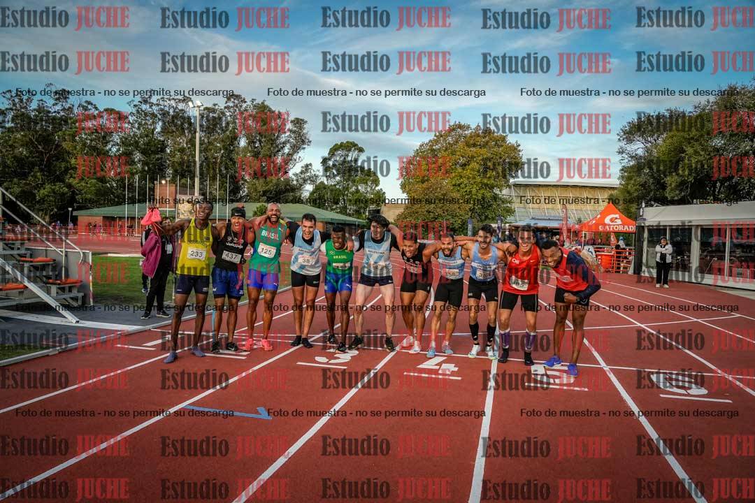 Fotos de algunos extras y podios del día 2