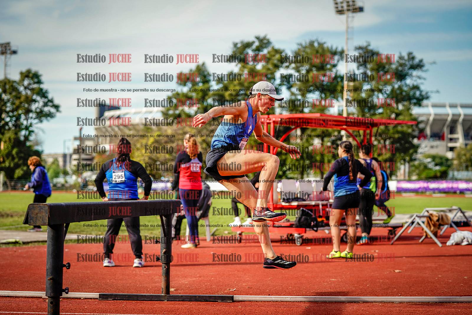 Fotos de los 3000 m con obstáculos de varones
