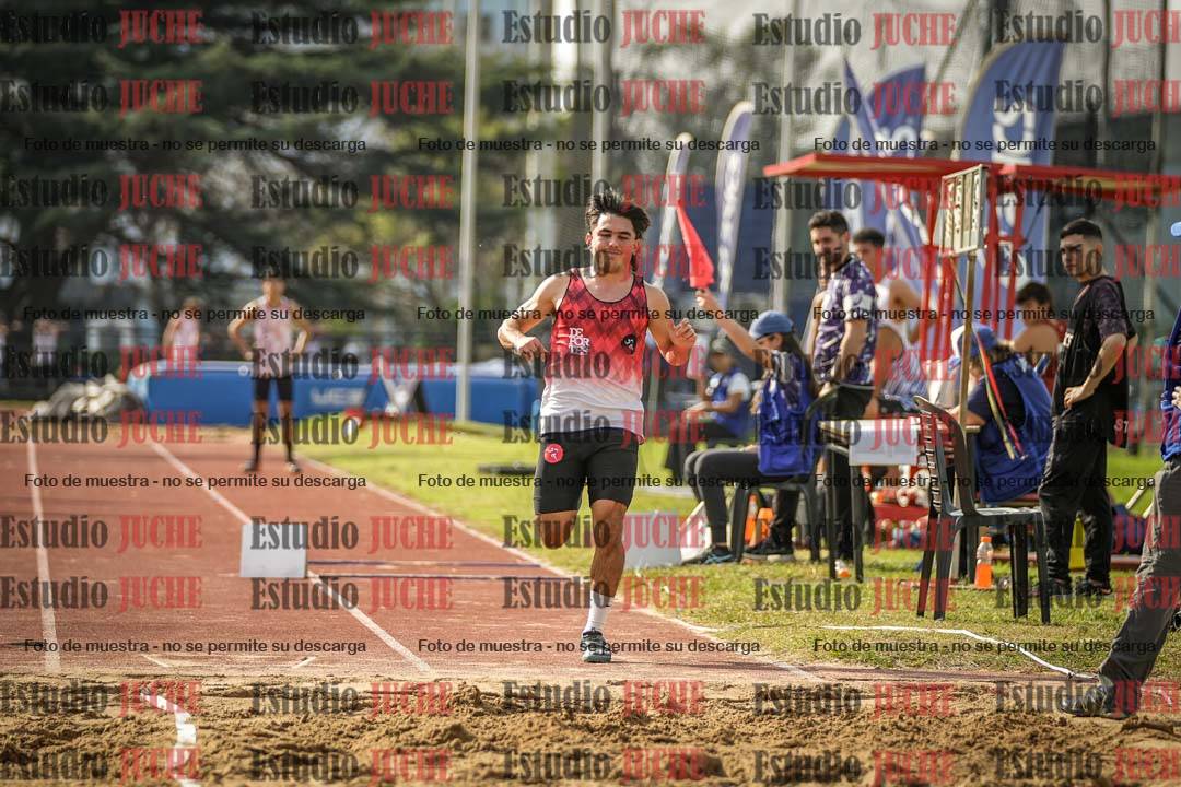 Fotos del salto en largo de varones