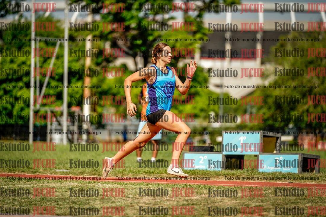 Fotos del salto en largo de mujeres