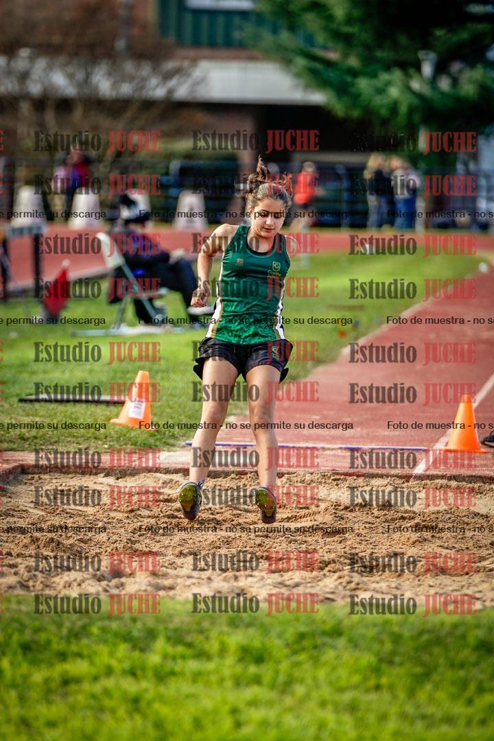 Fotos del salto en largo de mujeres