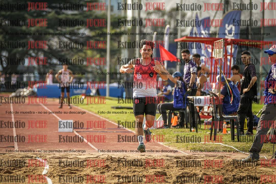 Fotos del salto en largo de varones