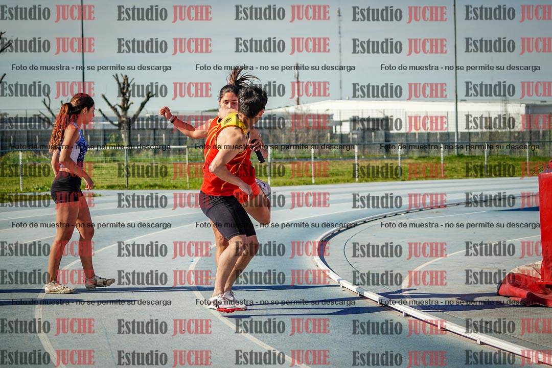 Fotos de las postas 8x300 m mixtas