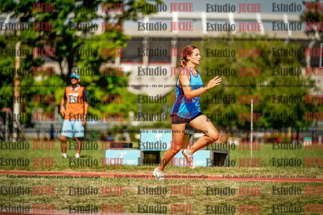 Fotos del salto en largo de mujeres