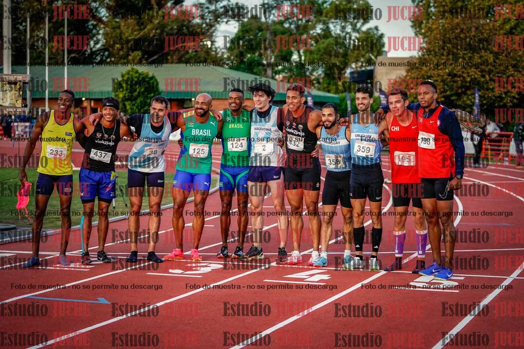 Fotos de algunos extras y podios del día 2