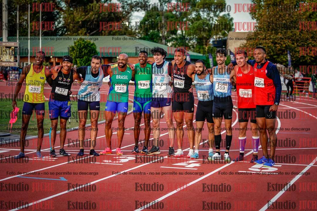 Fotos de algunos extras y podios del día 2