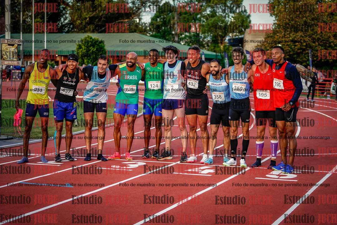 Fotos de algunos extras y podios del día 2