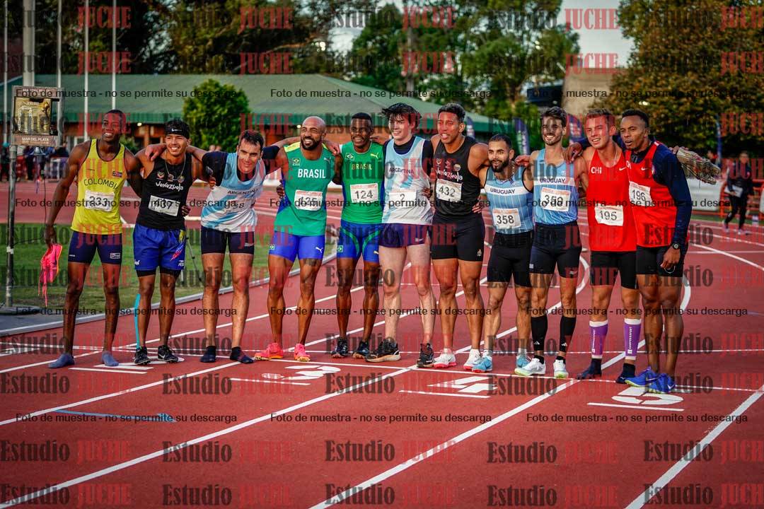 Fotos de algunos extras y podios del día 2