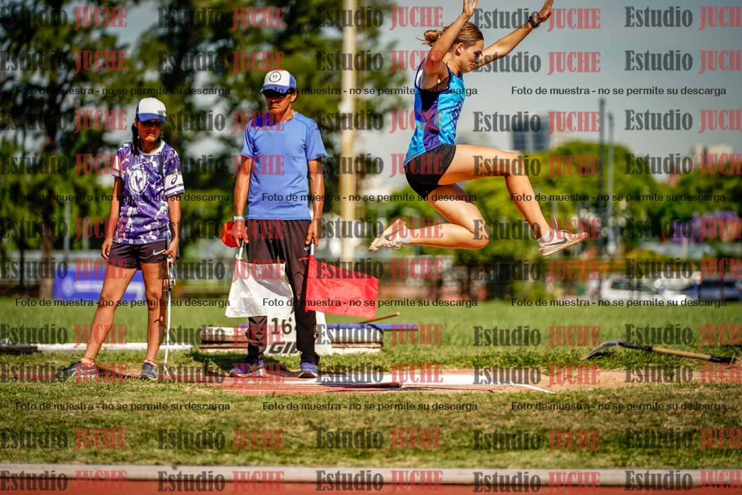 Fotos del salto en largo de mujeres