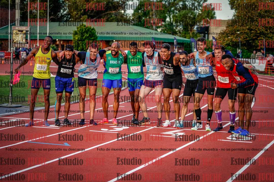 Fotos de algunos extras y podios del día 2