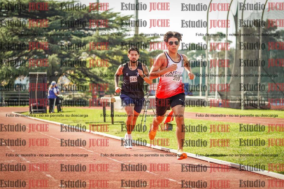 Fotos de los 800 m llanos de varones