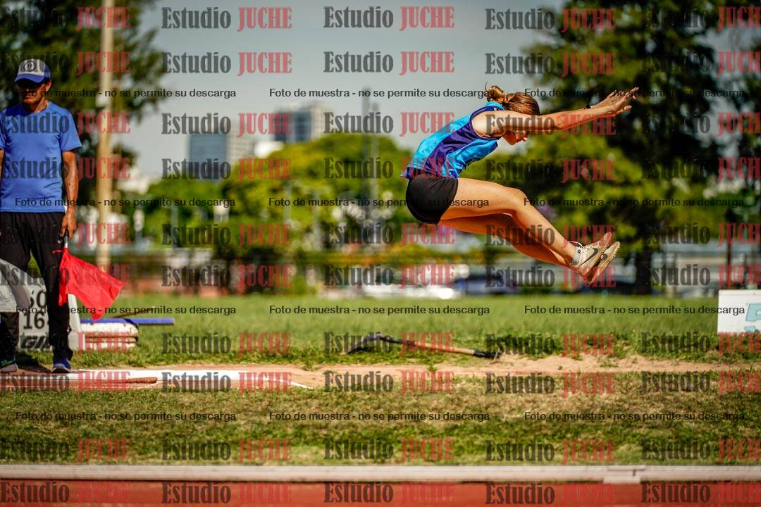 Fotos del salto en largo de mujeres