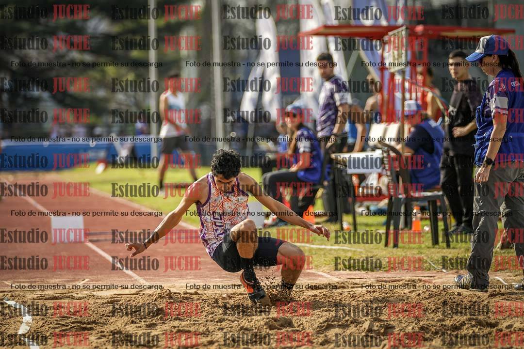 Fotos del salto en largo de varones