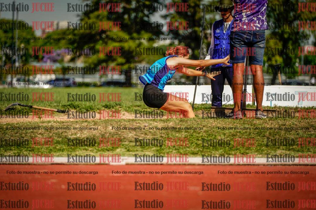 Fotos del salto en largo de mujeres