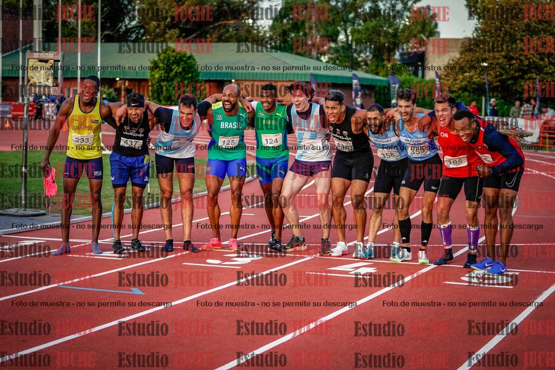 Fotos de algunos extras y podios del día 2