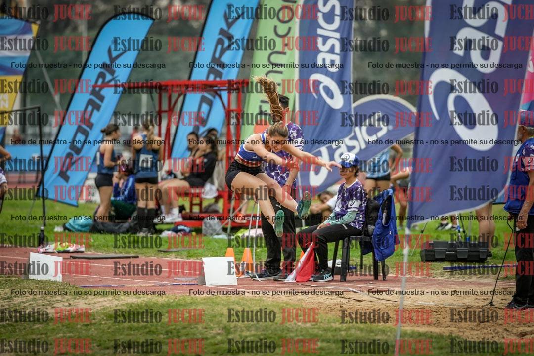 Fotos del salto en largo de mujeres