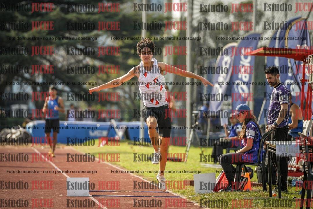 Fotos del salto en largo de varones