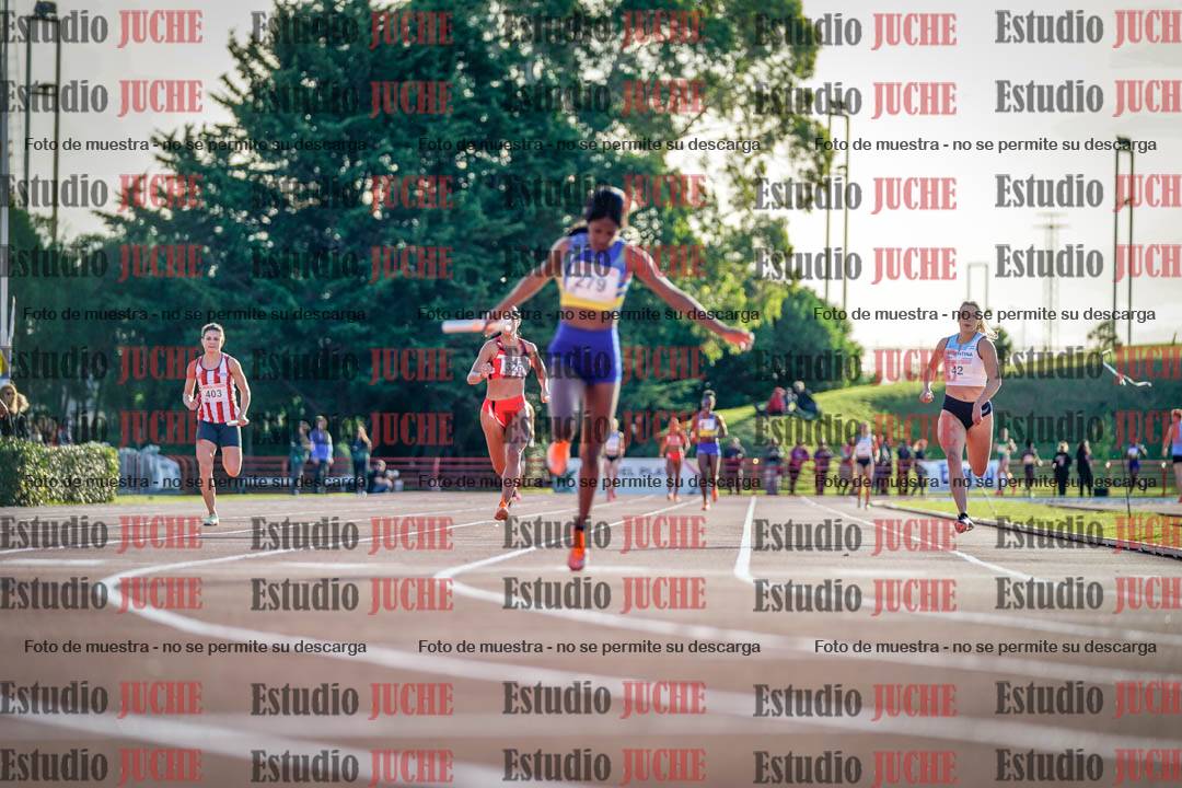 Fotos de los relevos 4x100 m de mujeres