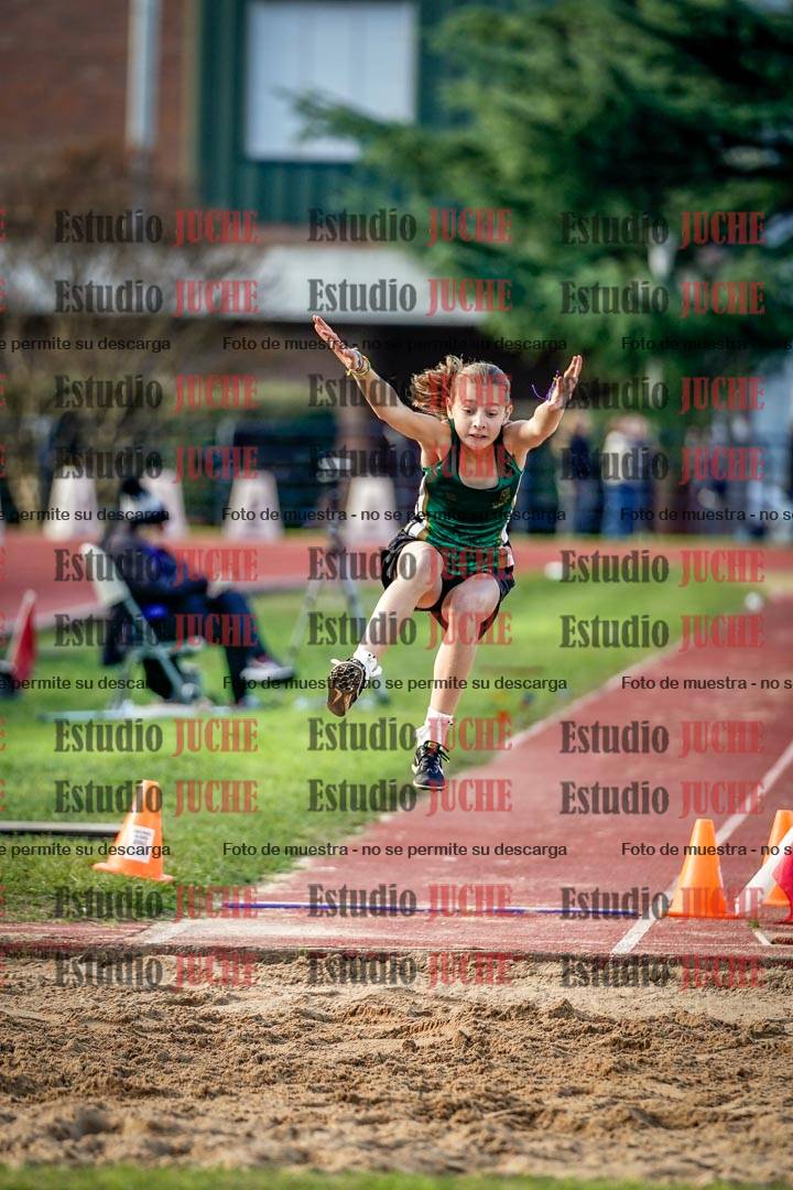 Fotos del salto en largo de mujeres
