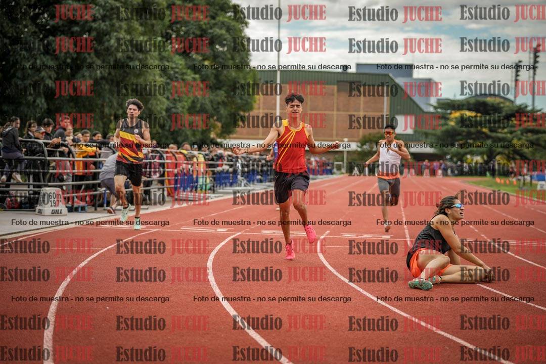 Fotos de los 400 m llanos de varones